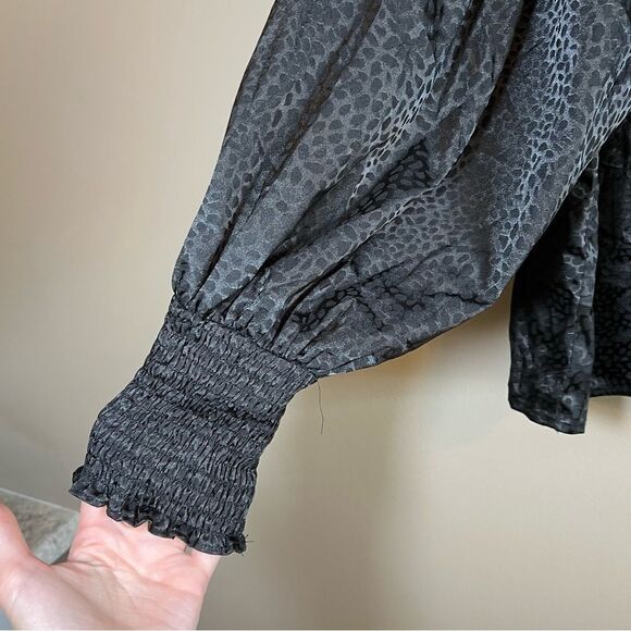 ✨ Vine & Love Women’s Black Silky Top Medium NWT - Picture 5 of 9